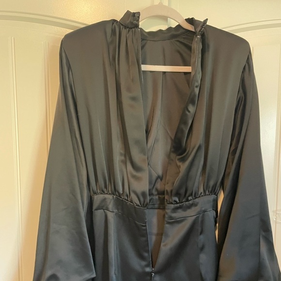 House of CB 'Khristen' Black Satin Blouson Dress size small - Picture 9 of 9
